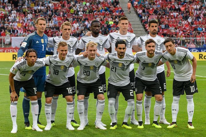 足球 》 出售世界盃股權惹眾怒！FIFA道歉仍力挺主席英凡提諾 - 足球｜V66（封面配图）